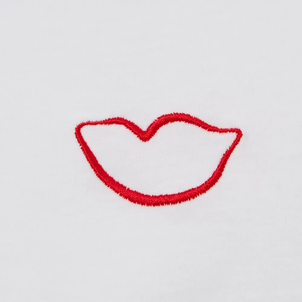 CHALK EMBROIDERED LIP MACIE T-SHIRT