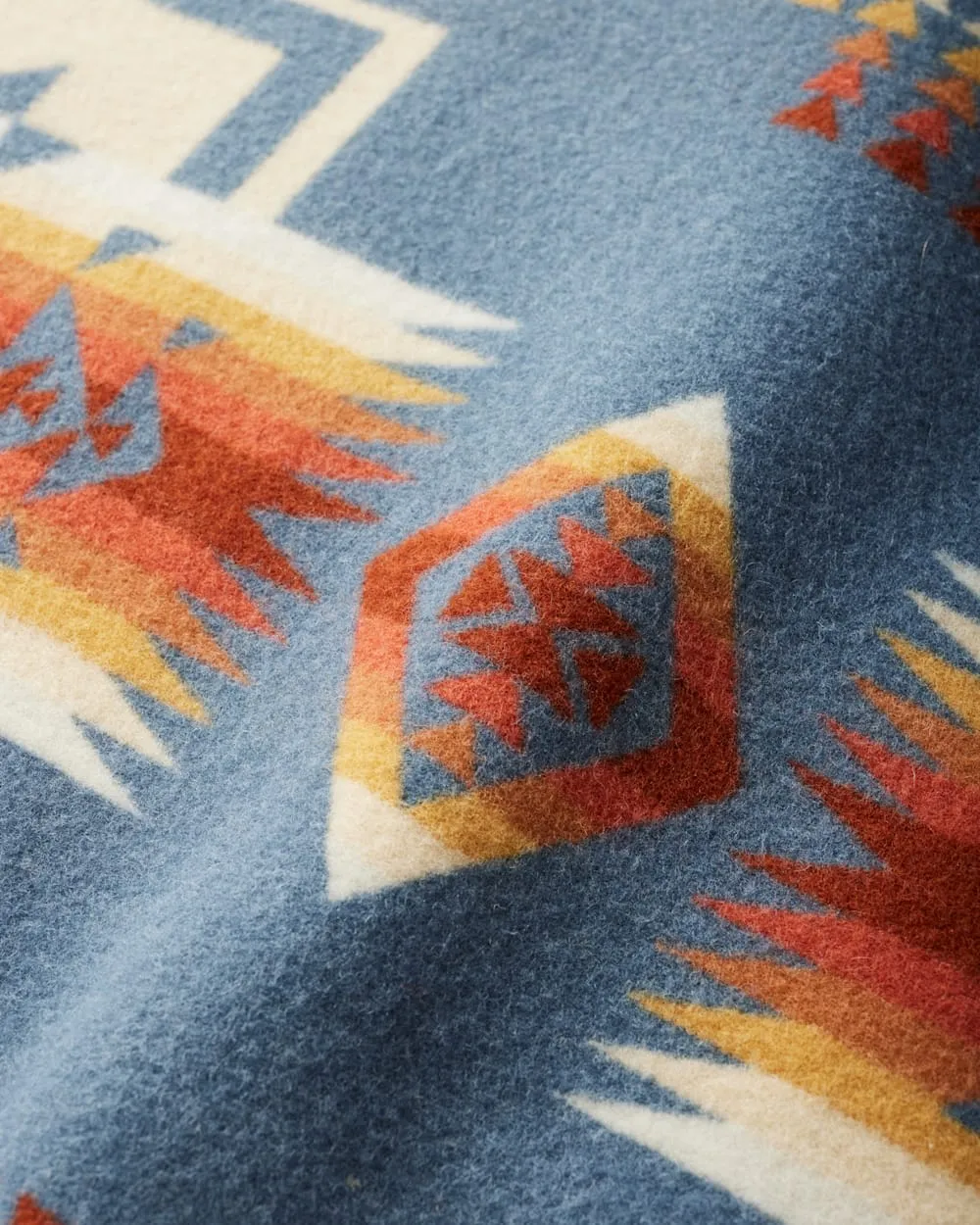 Pendletons Premium Chief Joseph Design Blanket Robe