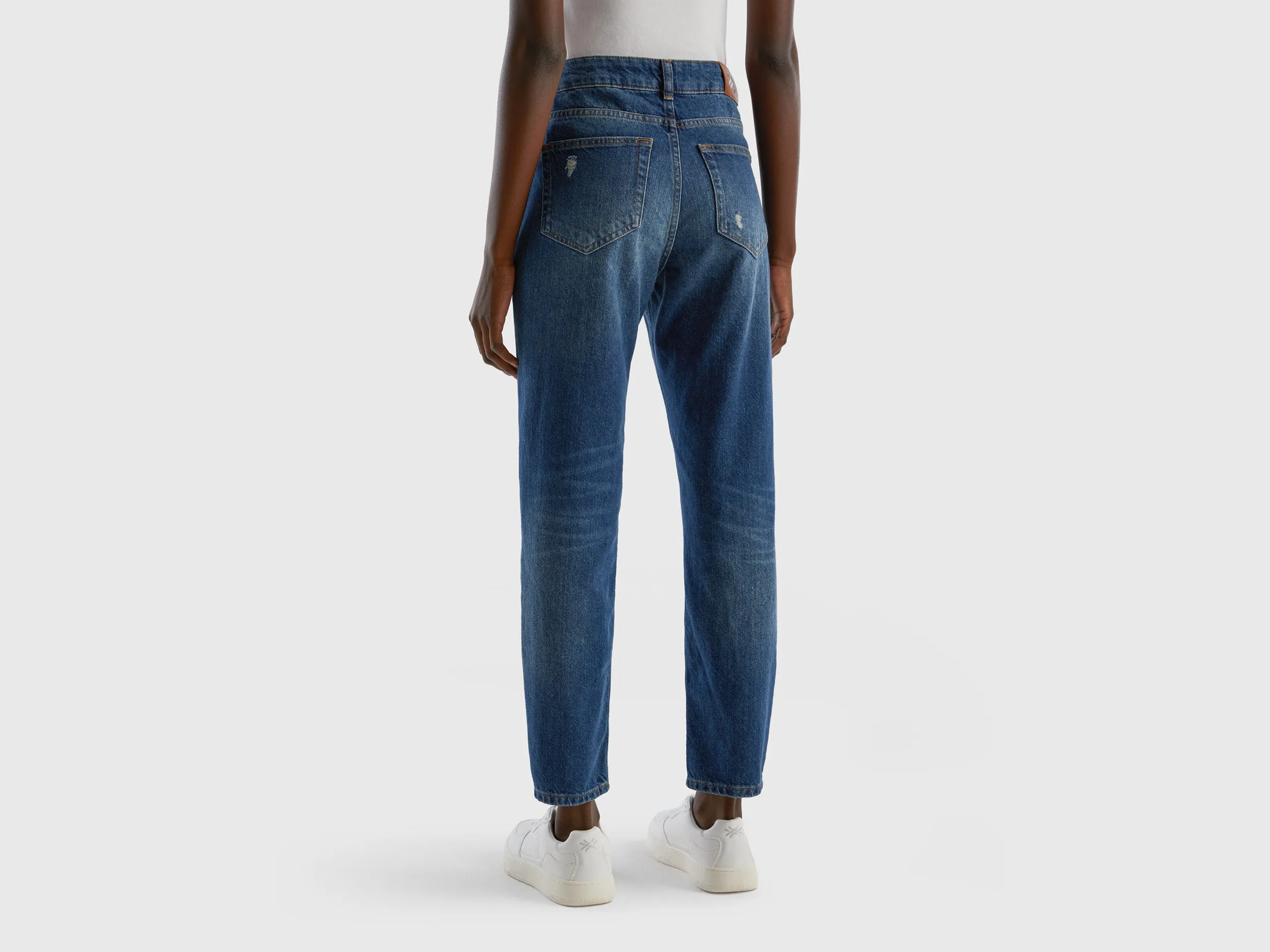CROPPED HIGH-WAISTED JEANS