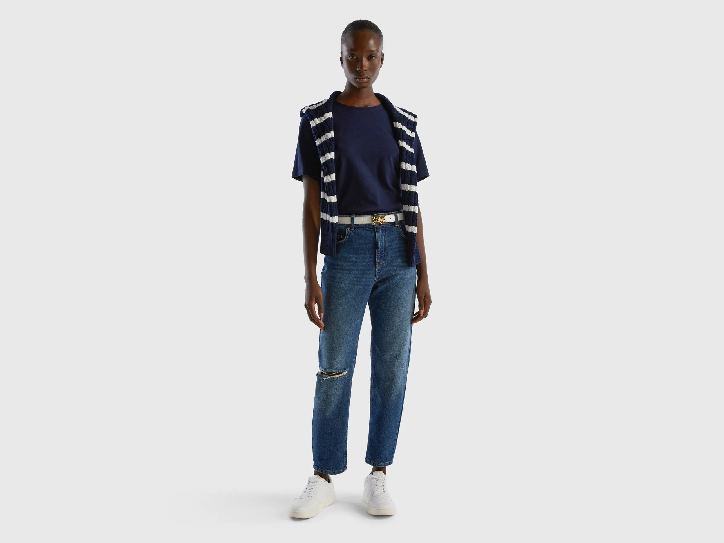 CROPPED HIGH-WAISTED JEANS