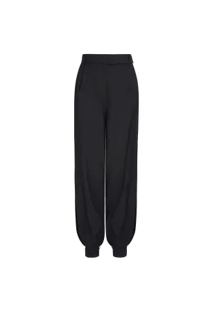 High-waisted trousers | Loose leggings | Street shot leggings