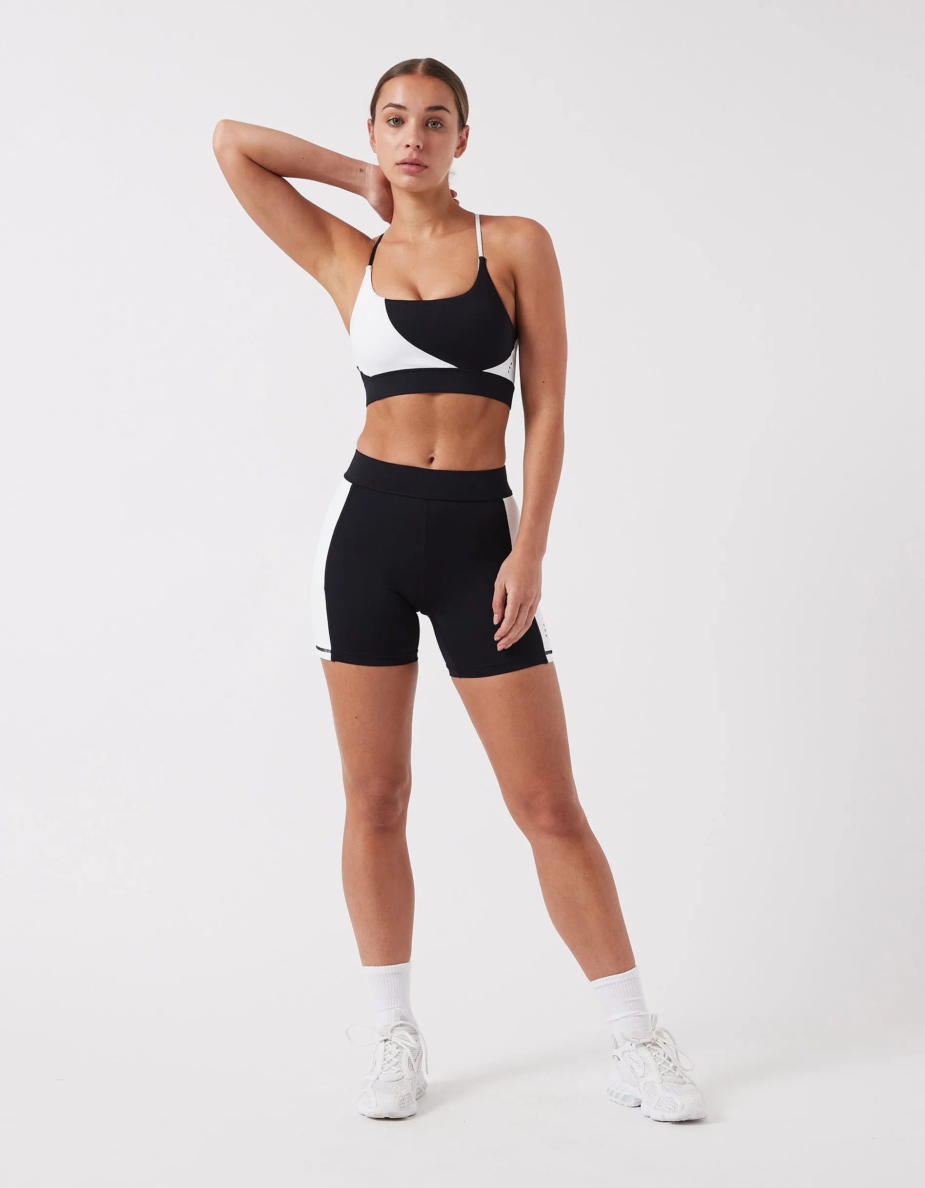 Hold 5" Short White/Black