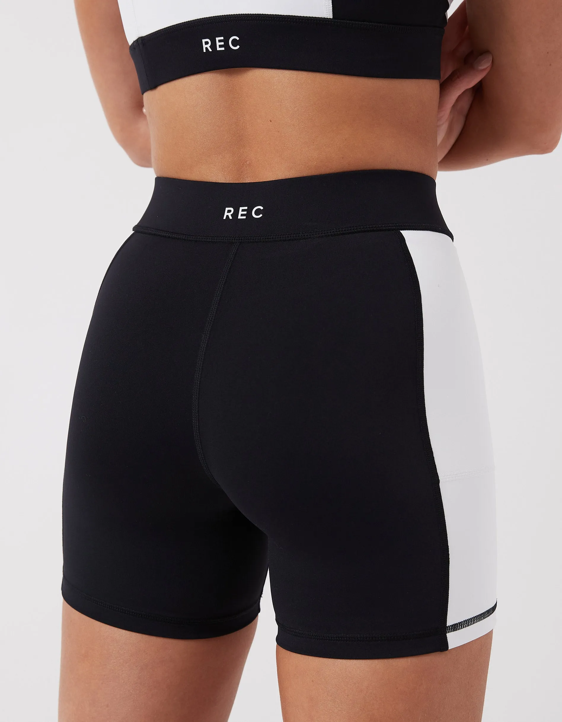 Hold 5" Short White/Black