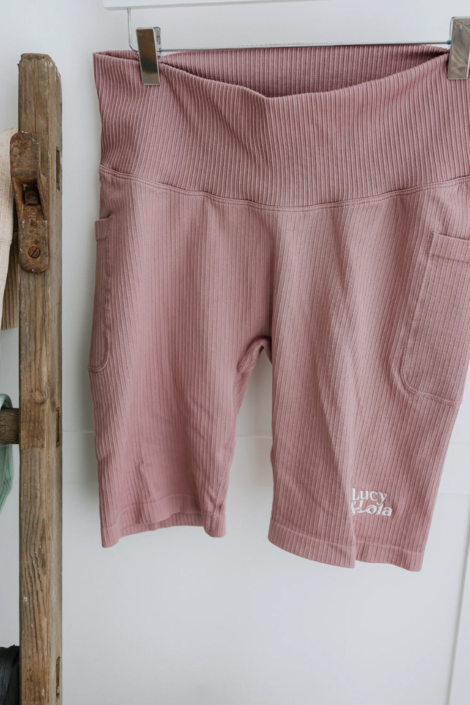 Seamless Ribbed Lucy & Lola Cycling Shorts Two Pockets