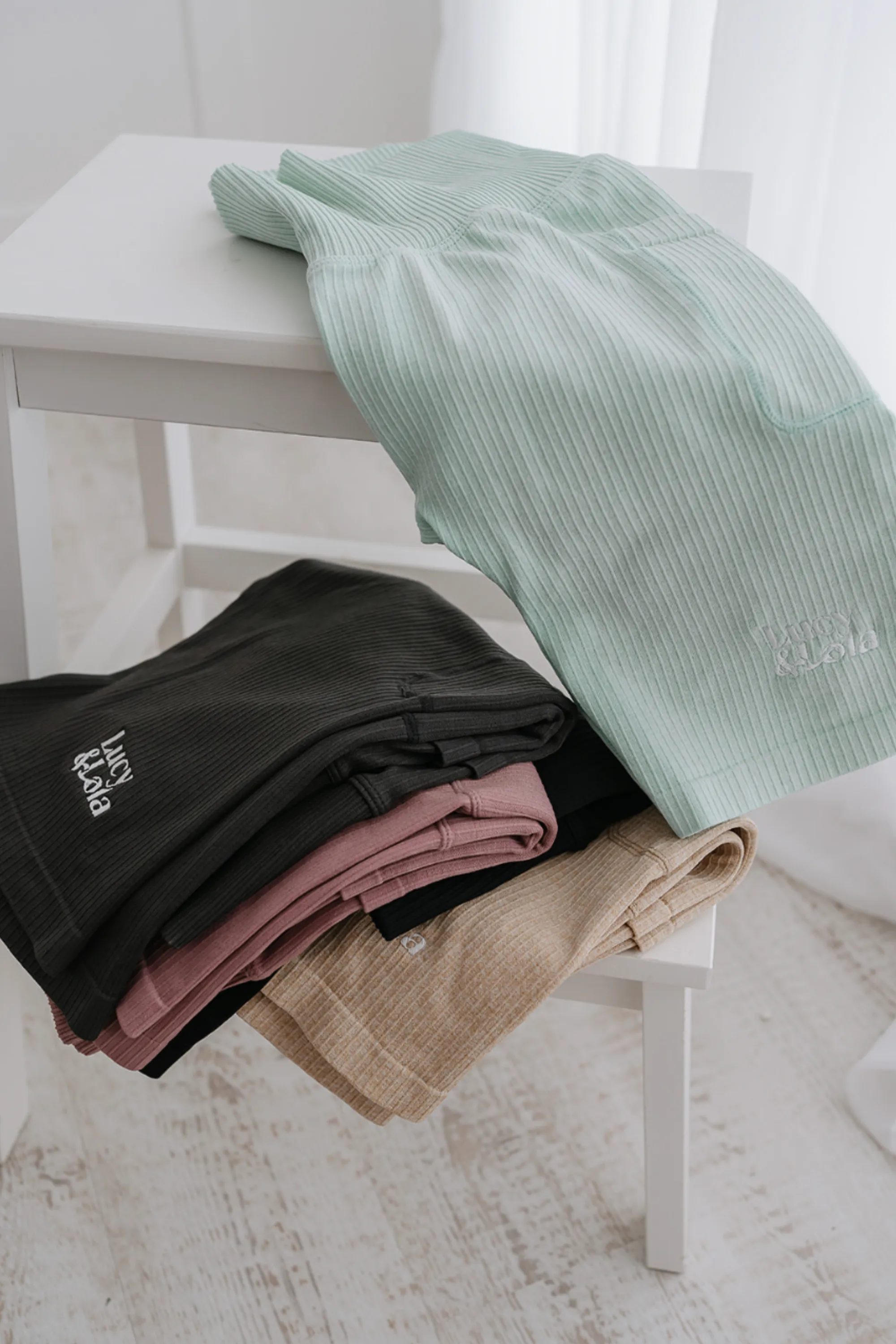 Seamless Ribbed Lucy & Lola Cycling Shorts Two Pockets